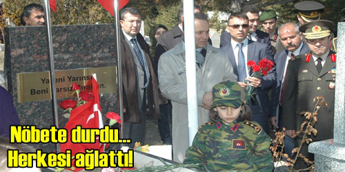 BABASININ BAŞINDA NÖBETE DURDU