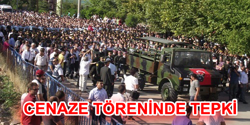 Hükümete Tepki Gösterdiler