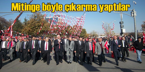 Tam kadro mitinge katıldılar