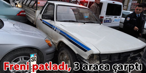 Freni Patladı, 3 Araca Çarpıp Durabildi 
